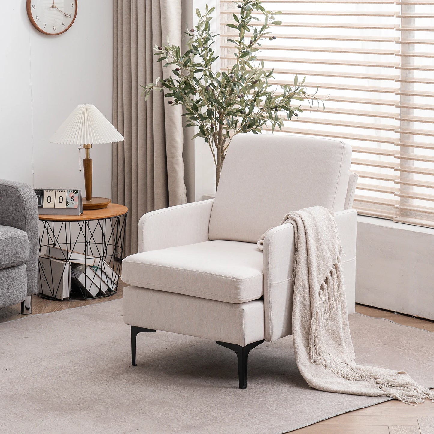 Comfy Modern Lounge Chair for Bedroom and Living Room