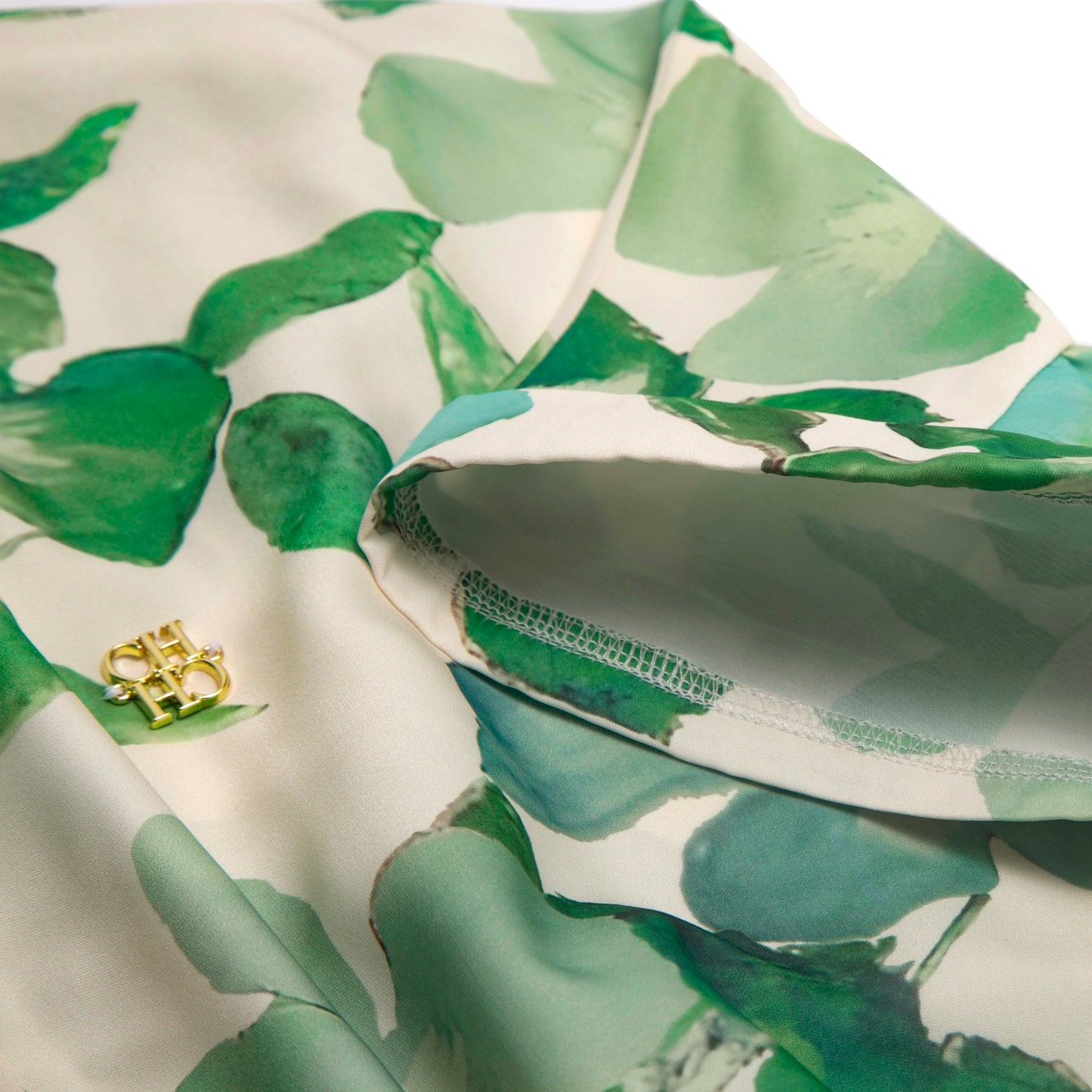 Elegant Summer Dress with Pleated Design and Belted Waist